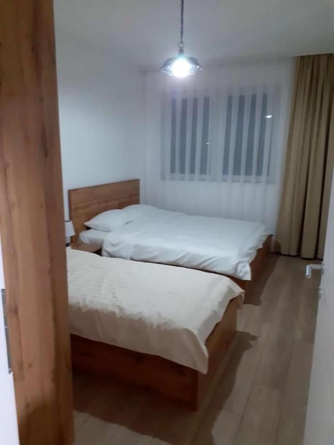 Banesa Ne Qender Te Pejes Apartment Luaran gambar