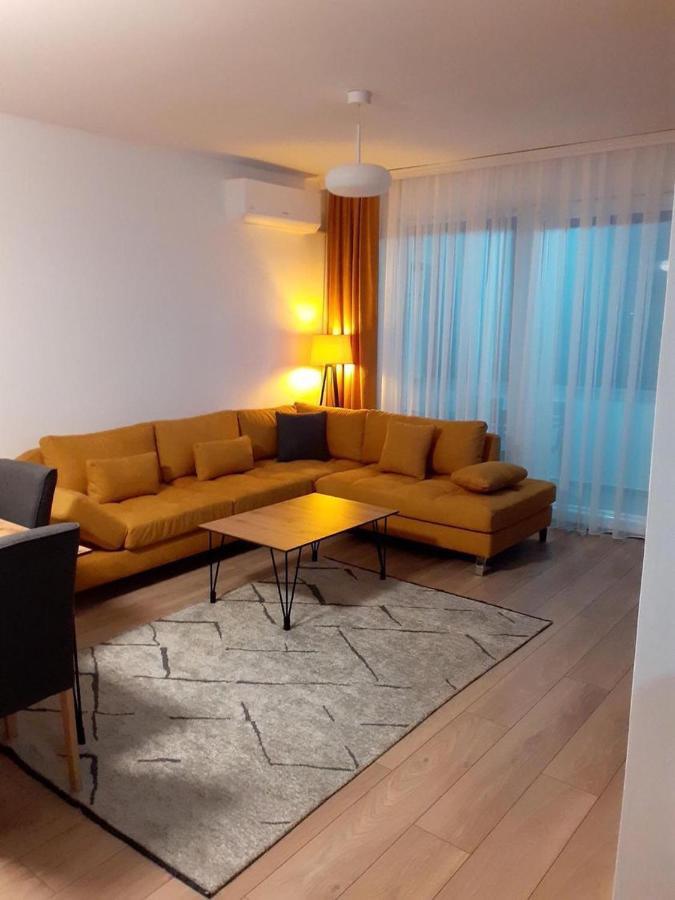 Banesa Ne Qender Te Pejes Apartment Luaran gambar